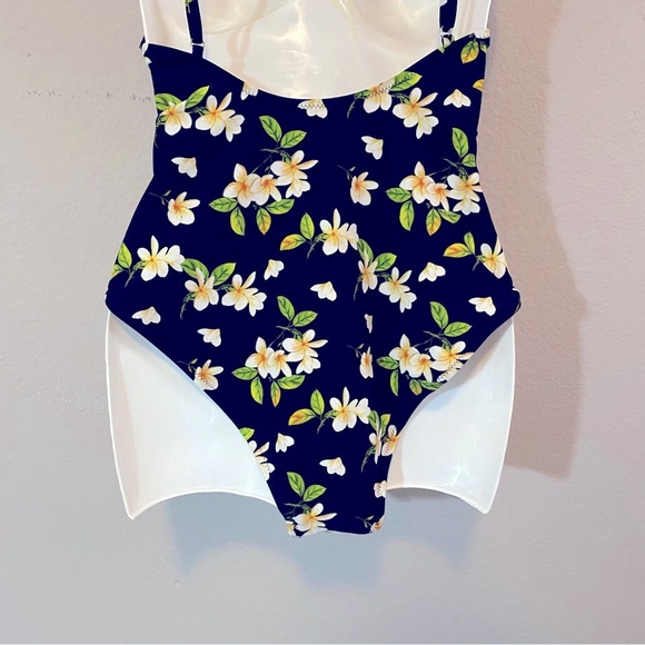 Cupshe Women's Floral One-Piece Swimsuit with Lace Detail Sz-Small - Picture 4 of 5